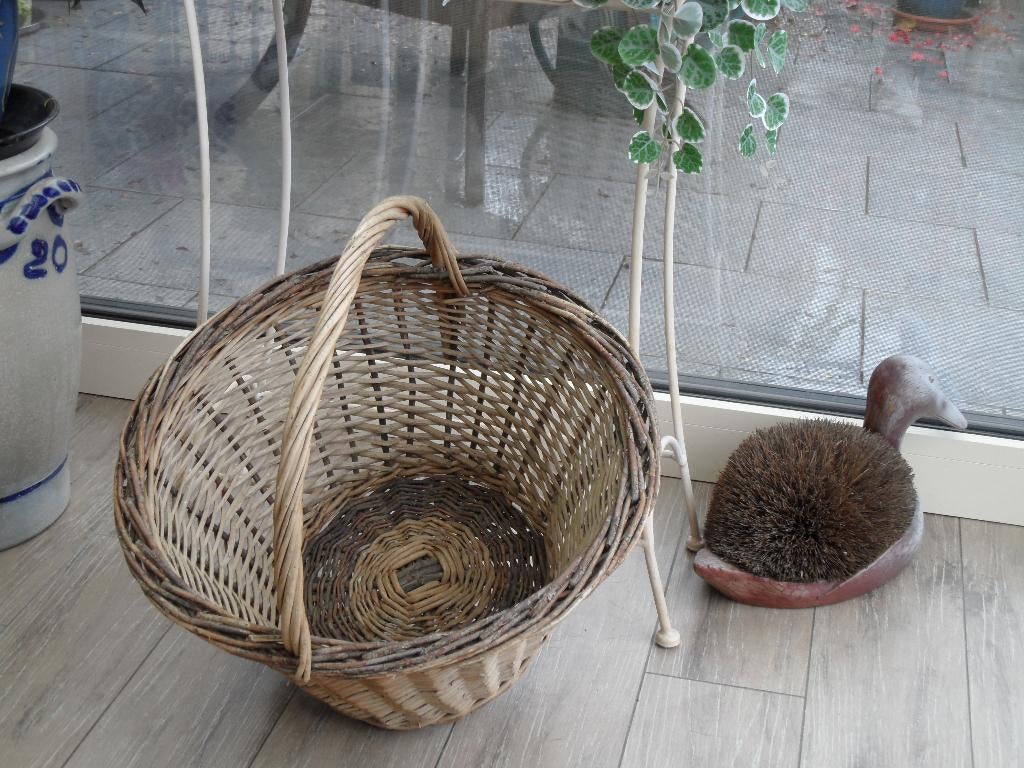 Te koop een prachtige rieten mand, Huis en Inrichting, Woonaccessoires | Schalen en Manden, Ophalen, Mand, Rond, Zo goed als nieuw