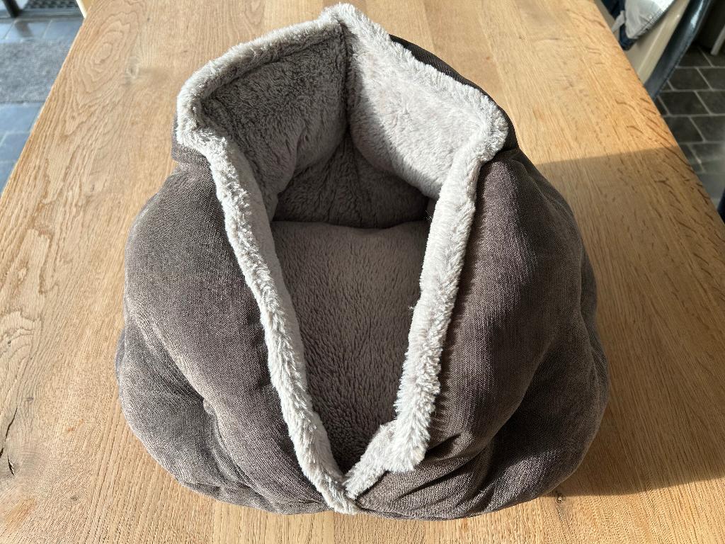 Knus hondenmandje, Animaux & Accessoires, Paniers pour chiens, Enlèvement, Comme neuf, Poussière