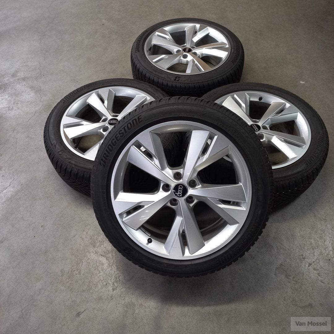 Audi Q4 Bridgestone Blizzak LM005 235/50/R20 100T, Auto-onderdelen, Banden en Velgen, Gebruikt, -, -, Banden en Velgen