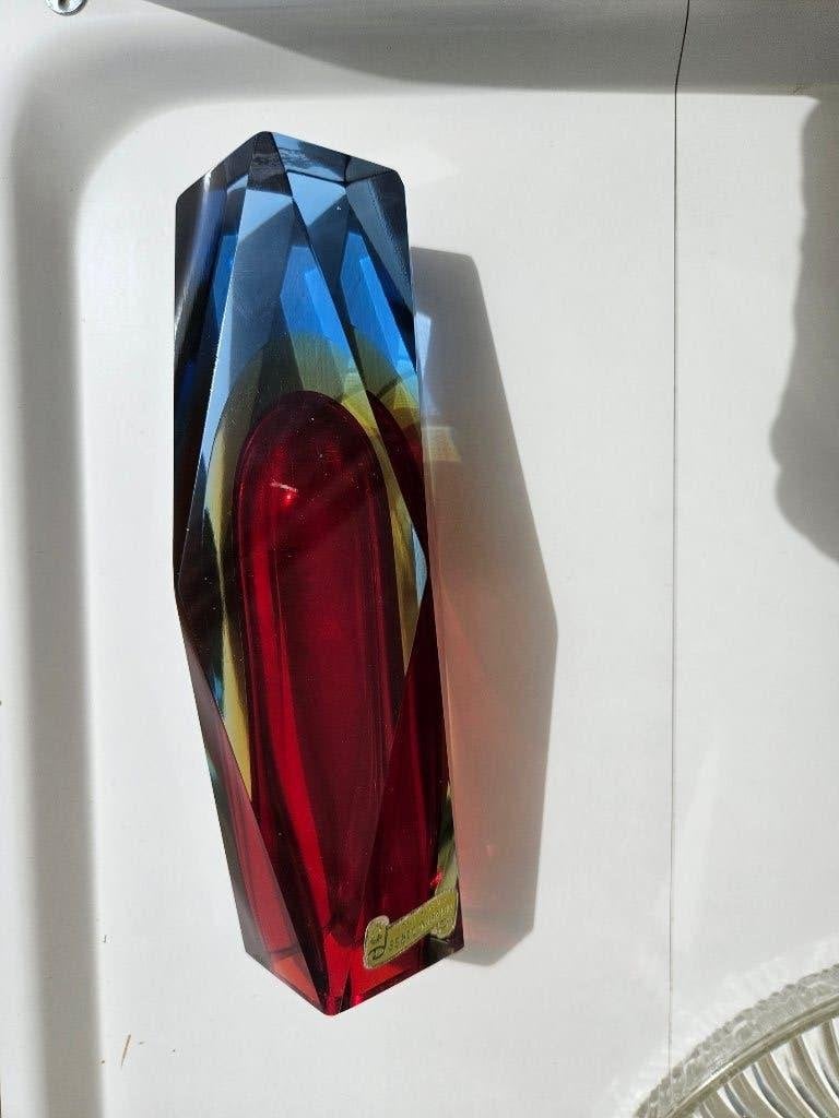 Vase faceté en verre Murano, Enlèvement