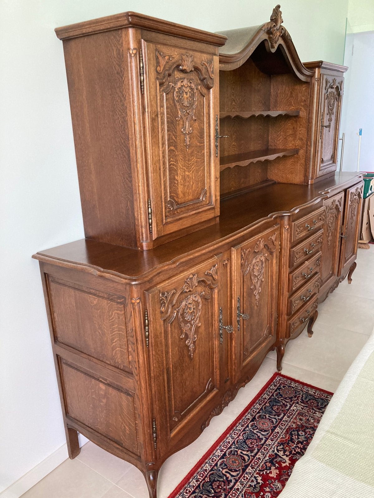 Buffet deux corps reproduction '70 entièrement en chêne, Maison & Meubles, 200 cm ou plus, Avec tablette(s), Utilisé, Chêne