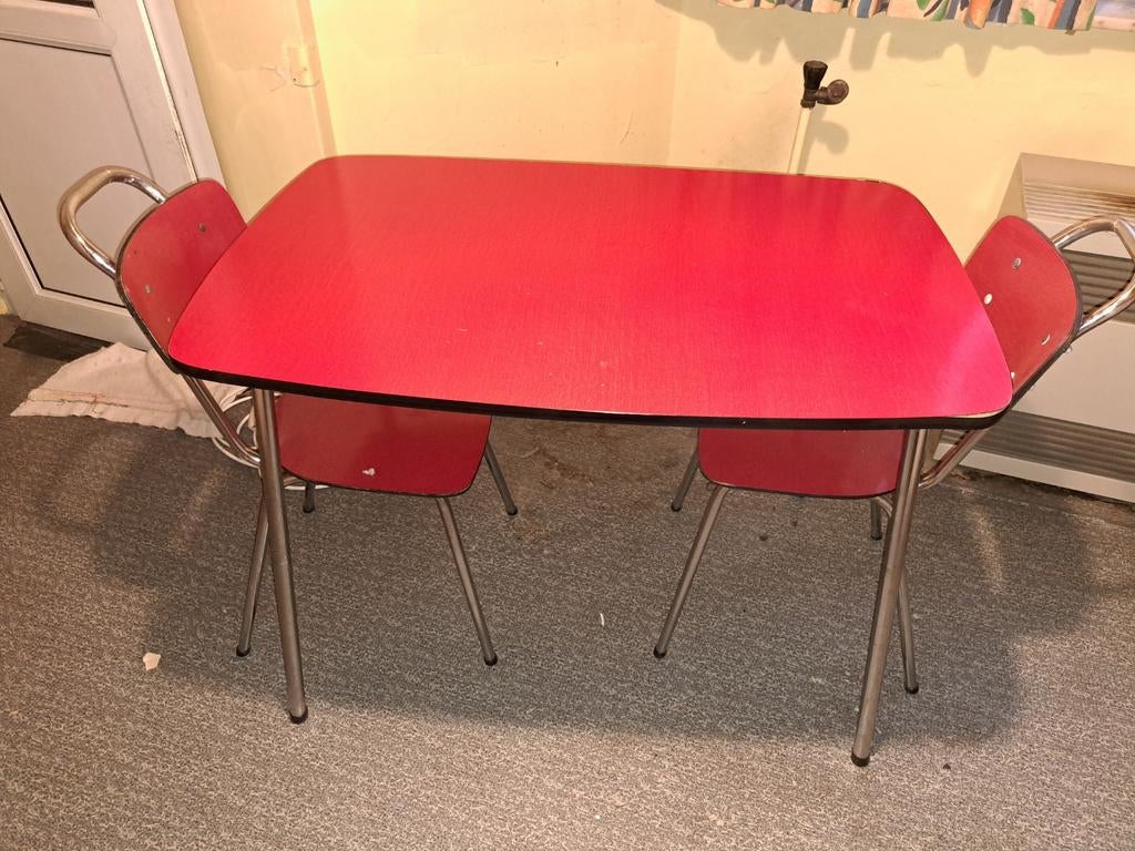 Table et deux chaises rouges vintage, Huis en Inrichting, Ophalen, Overige materialen, Gebruikt, Twee