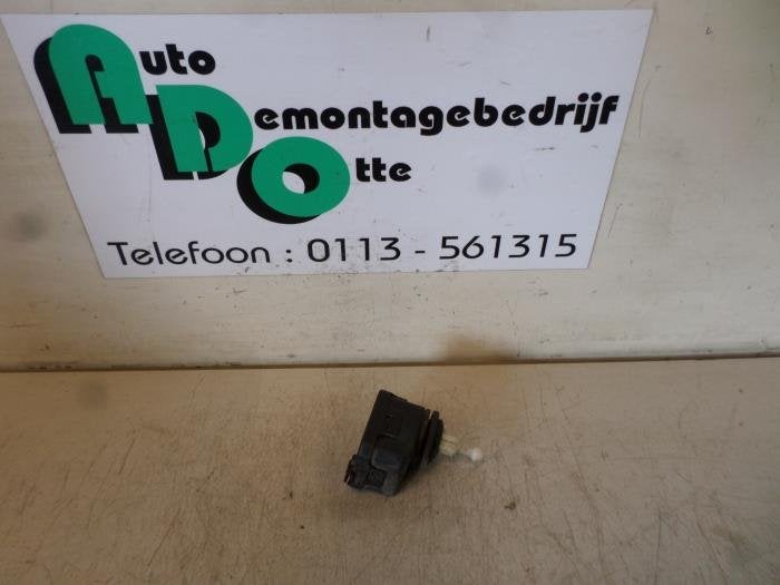 Moteur phare d'un Volkswagen Polo (Polo 99-), Volkswagen, -, 3 mois de garantie, Utilisé