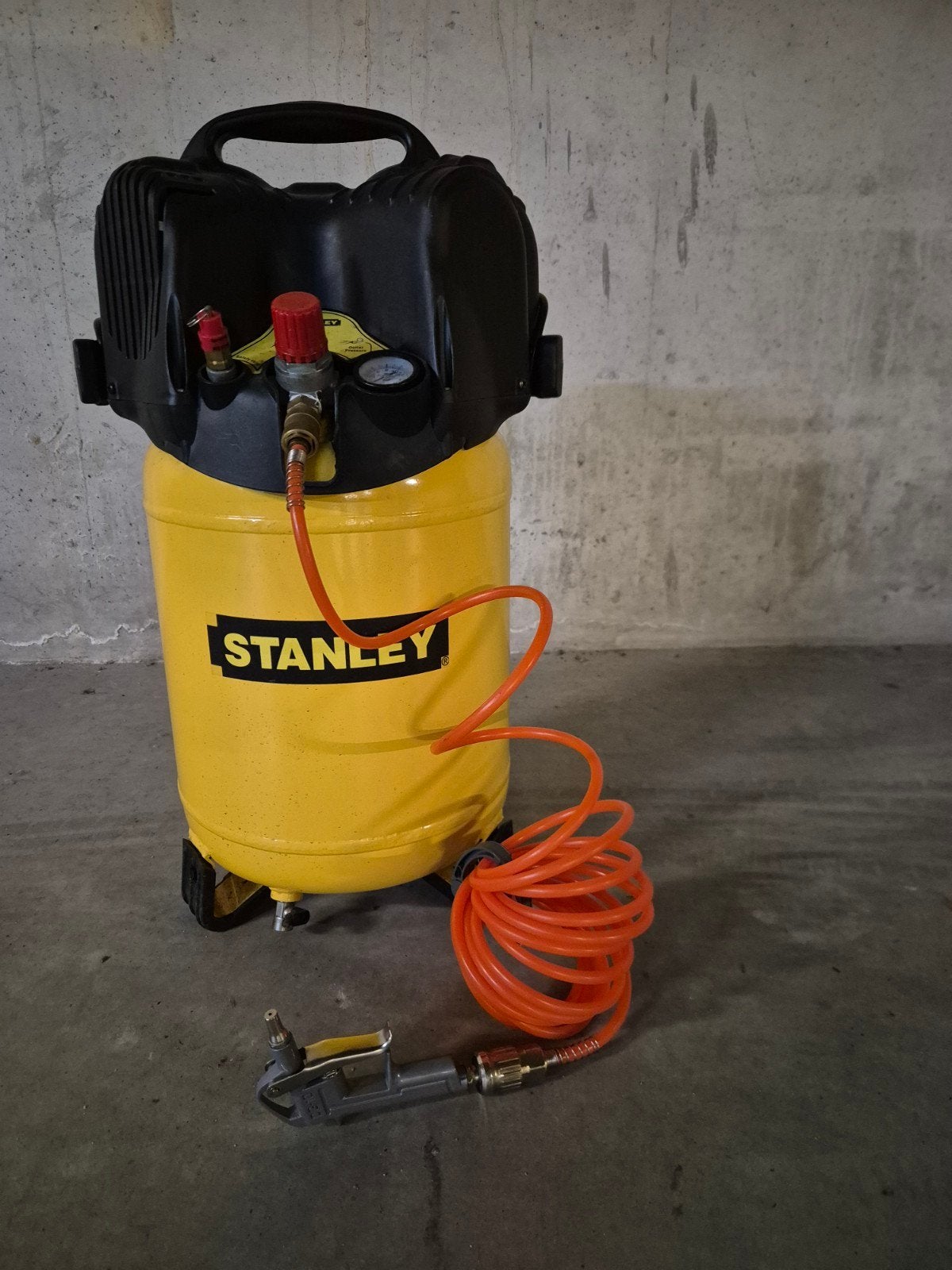 Stanley compressor, Doe-het-zelf en Bouw, Ophalen, 10 bar of meer, Zo goed als nieuw, Olievrij