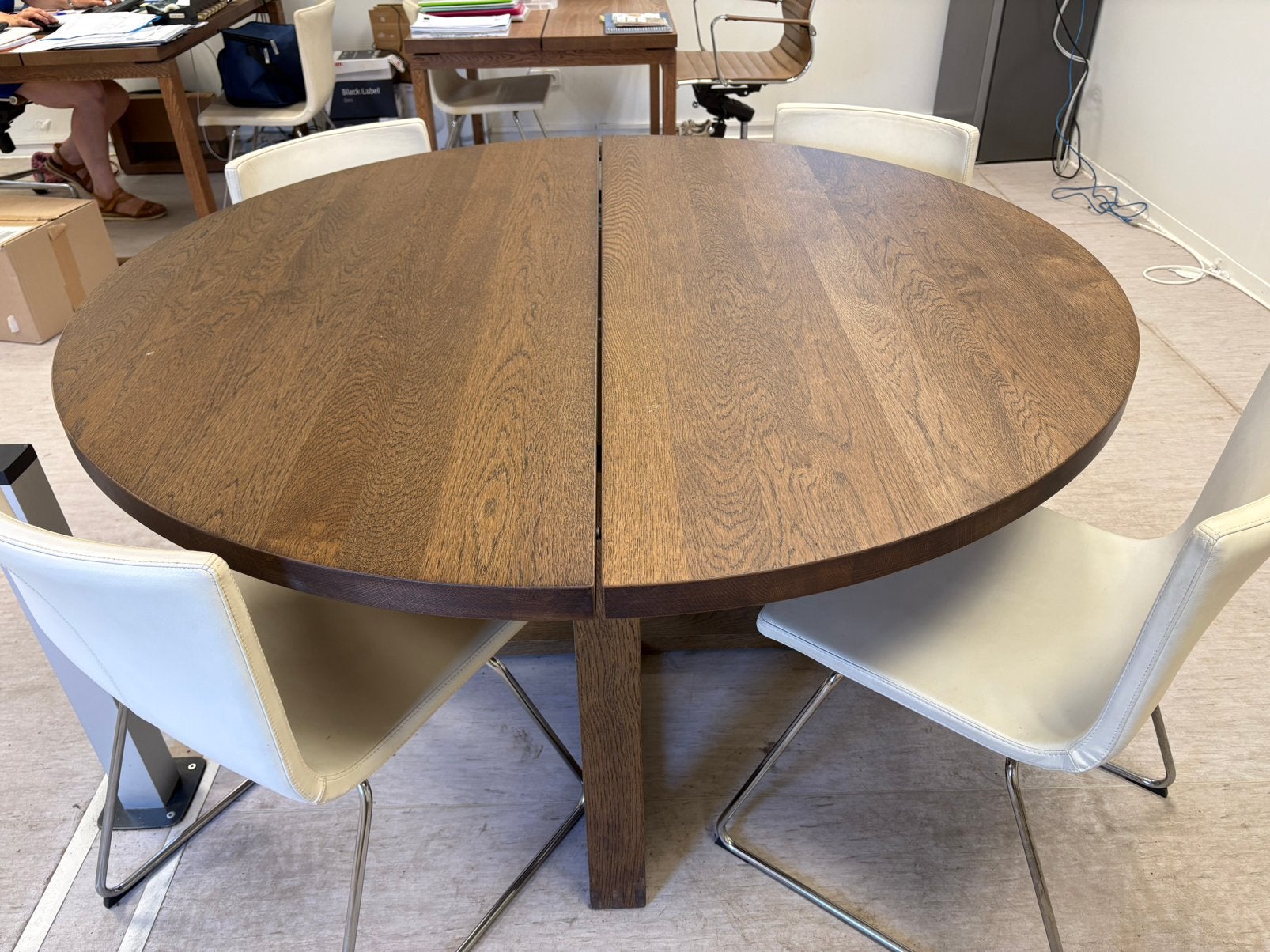 Prachtige eettafel met vier kunstlederen stoelen., Maison & Meubles, Tables | Tables à manger, Enlèvement, Comme neuf