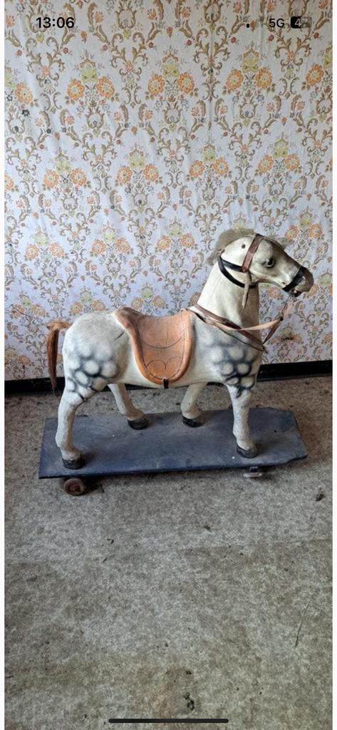 Papier-maché paard Nazaire Beeusaert, Ophalen