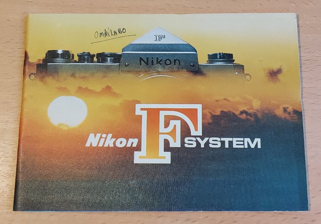 Nikon F System - Brochure ENG - Nex. CE-11 (omnilabo), Livres, Art & Culture | Photographie & Design, Enlèvement ou Envoi, Nikon