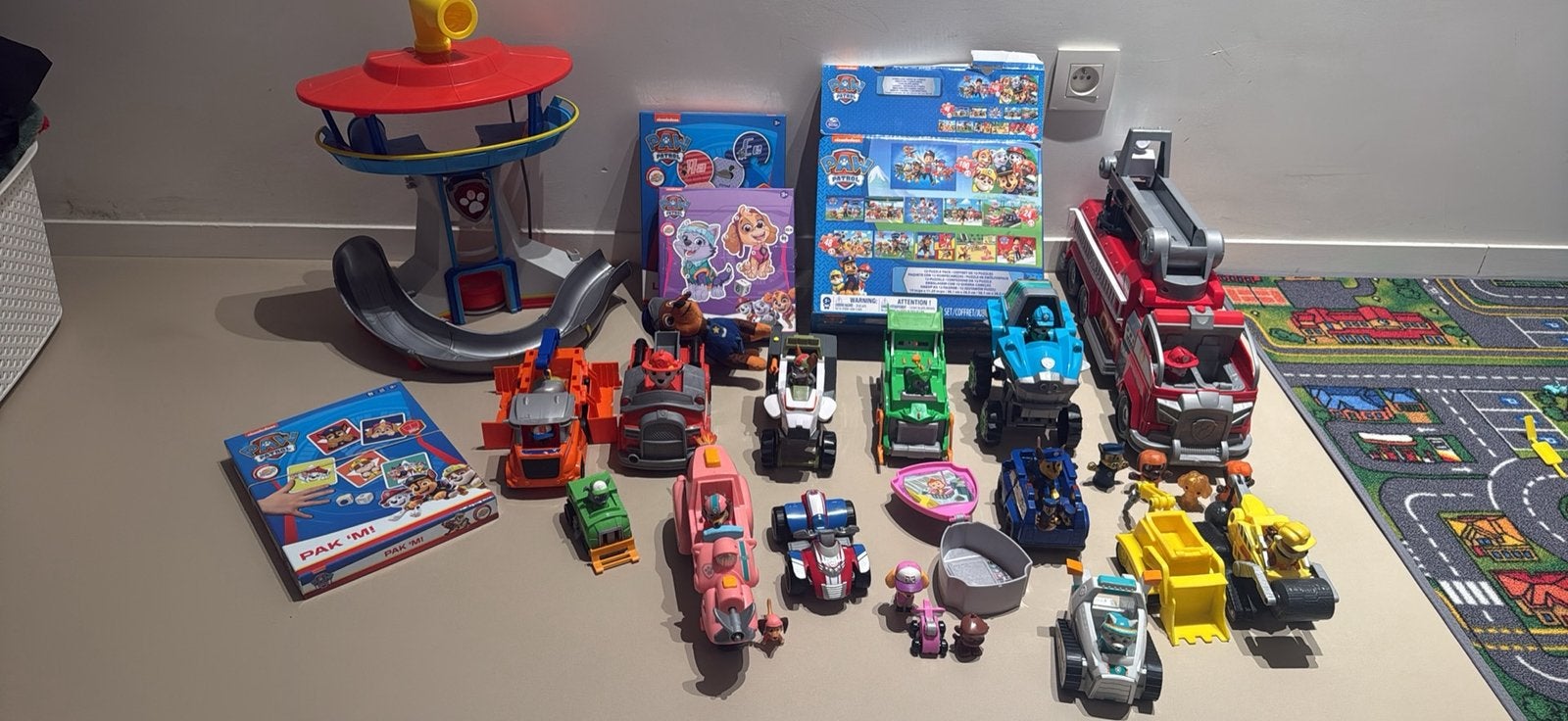 Groot aanbod Paw Patrol speelgoed + puzzel + gezelschapsspel, Enlèvement, Comme neuf