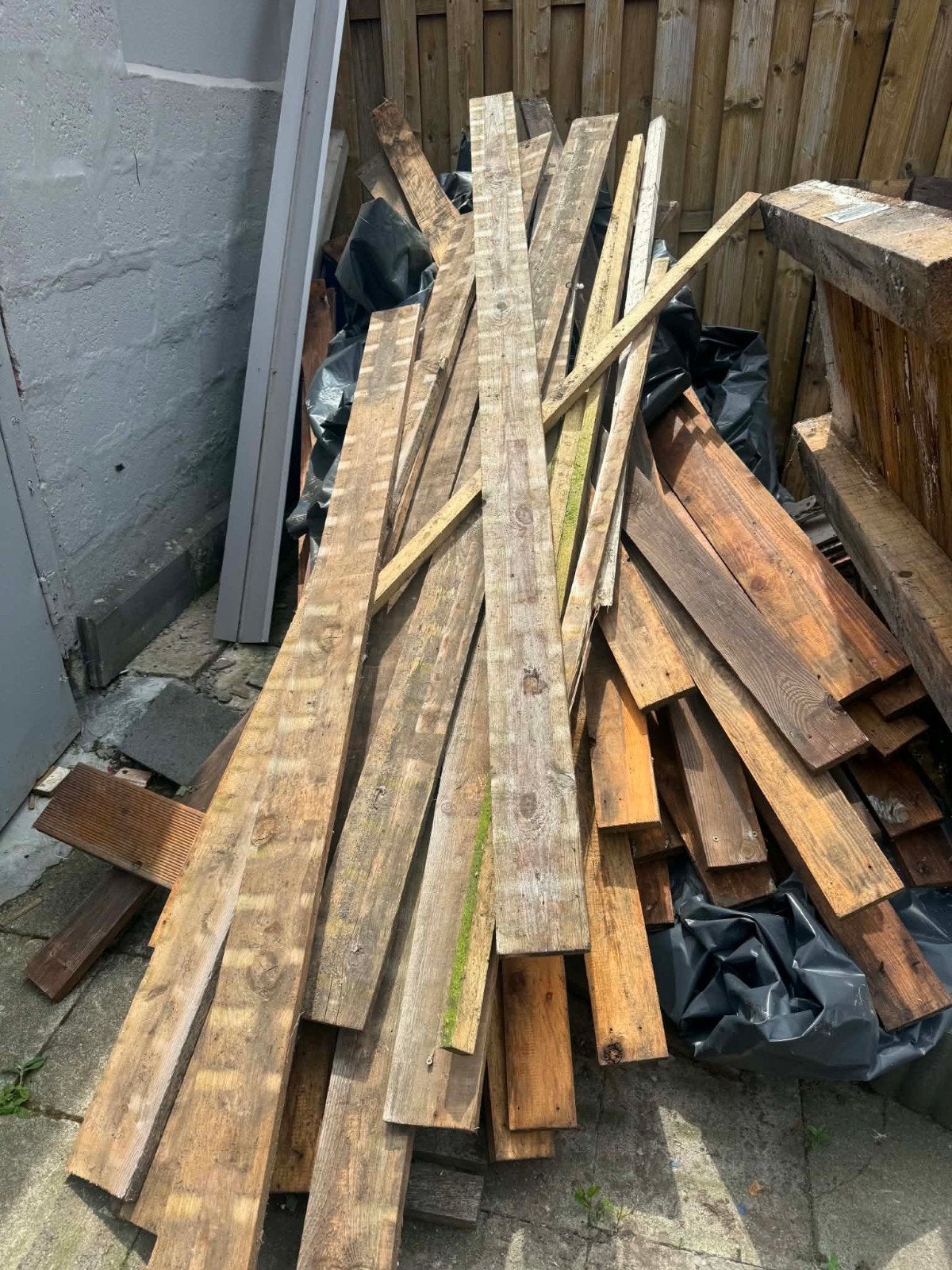 Bois et 2 tonneaux gratuit, Bricolage & Construction, Enlèvement
