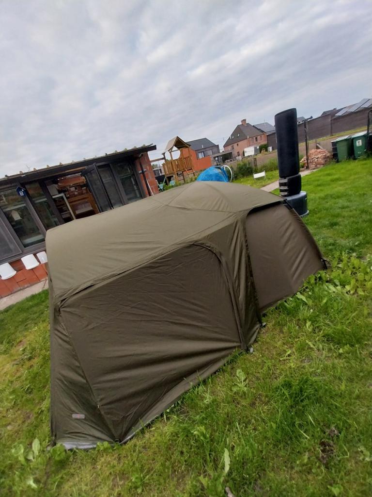 Trakker tempest 100 brolly, Watersport en Boten, Ophalen of Verzenden