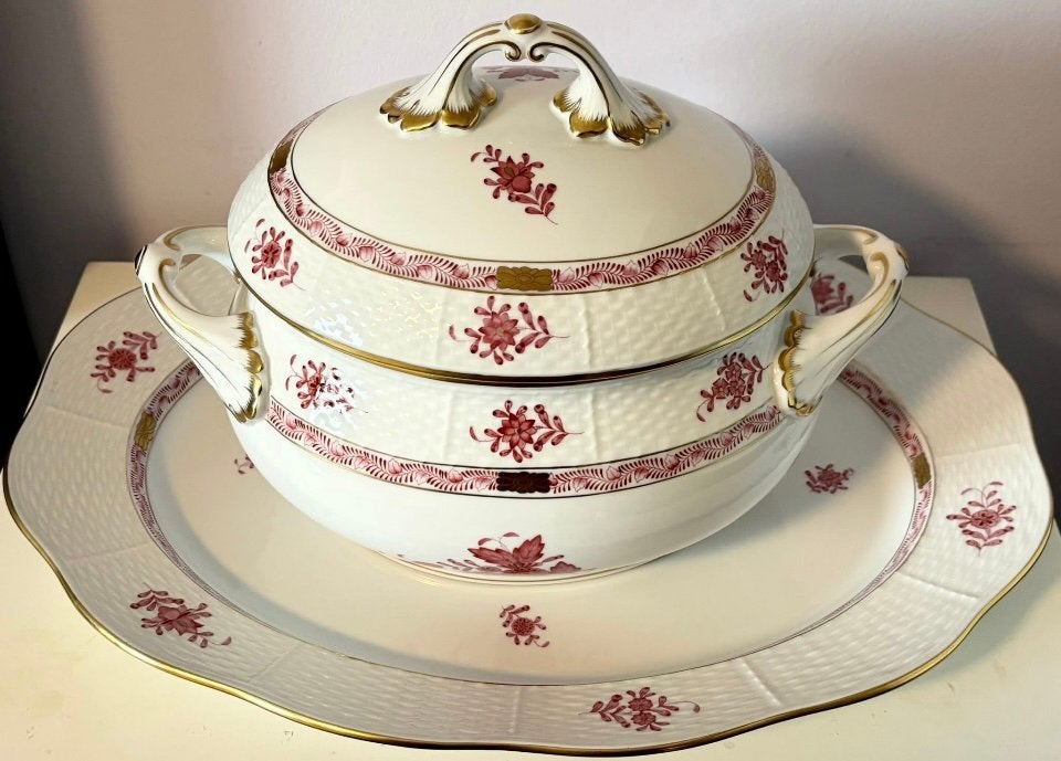 Soupière avec son plat « Apponyi Pourpre » Herend, Enlèvement