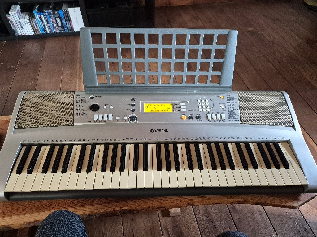Yamaha PSR E313, Muziek en Instrumenten, Ophalen, Yamaha, Aanslaggevoelig, 61 toetsen