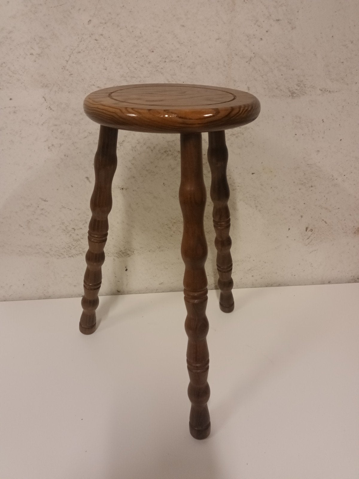 Brutalistische Houten Kruk / Tabouret met Bobbin Poten, Antiek en Kunst, Ophalen of Verzenden