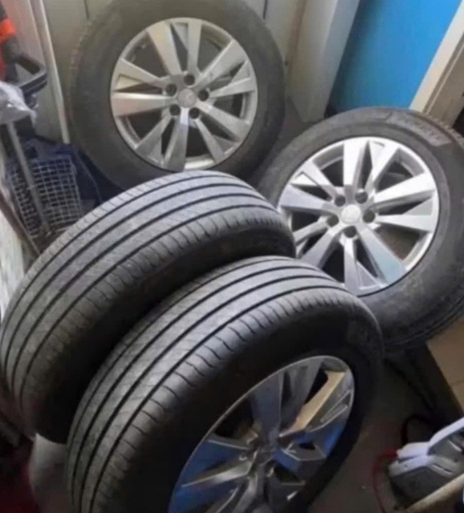 Peugeot 3008 2021 17p Michelin Primacy 4 met 4 wielen, Ophalen, Velg(en), 17 inch, Terreinwagen