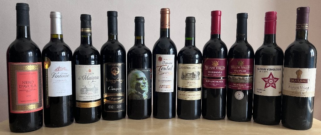 Lot 24 rode wijnen: Bourgogne, Bordeaux, Côtes du Rhône, enz, Ophalen, Overige gebieden, Zo goed als nieuw, Rode wijn