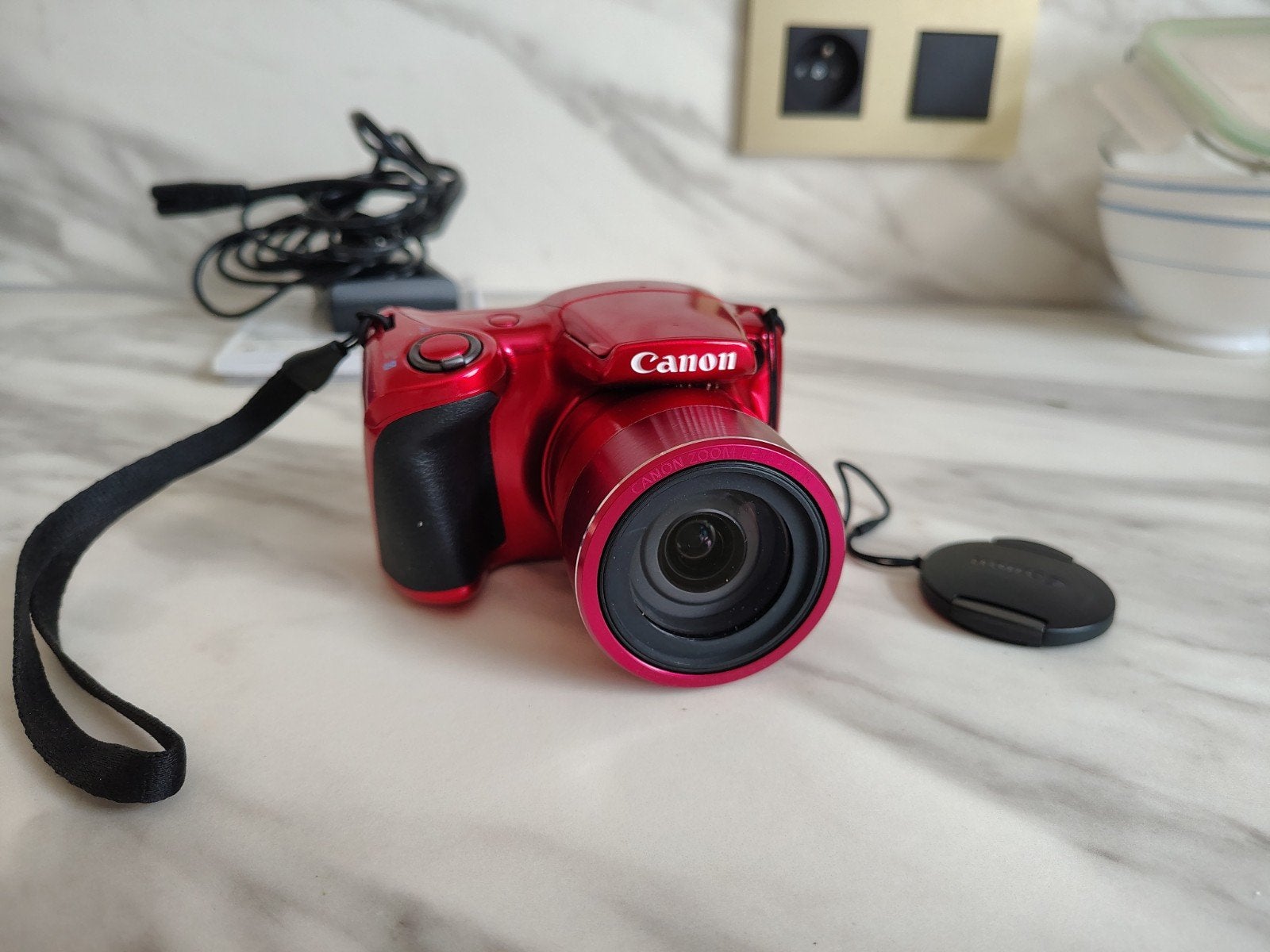 Appareil photo bridge Canon PowerShot SX410 IS  Rouge, TV, Hi-fi & Vidéo, Appareil photo bridge, 20 mégapixels, Canon, Chargeur