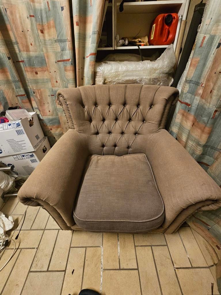 Beau fauteuil confortable style Chesterfield, Enlèvement ou Envoi
