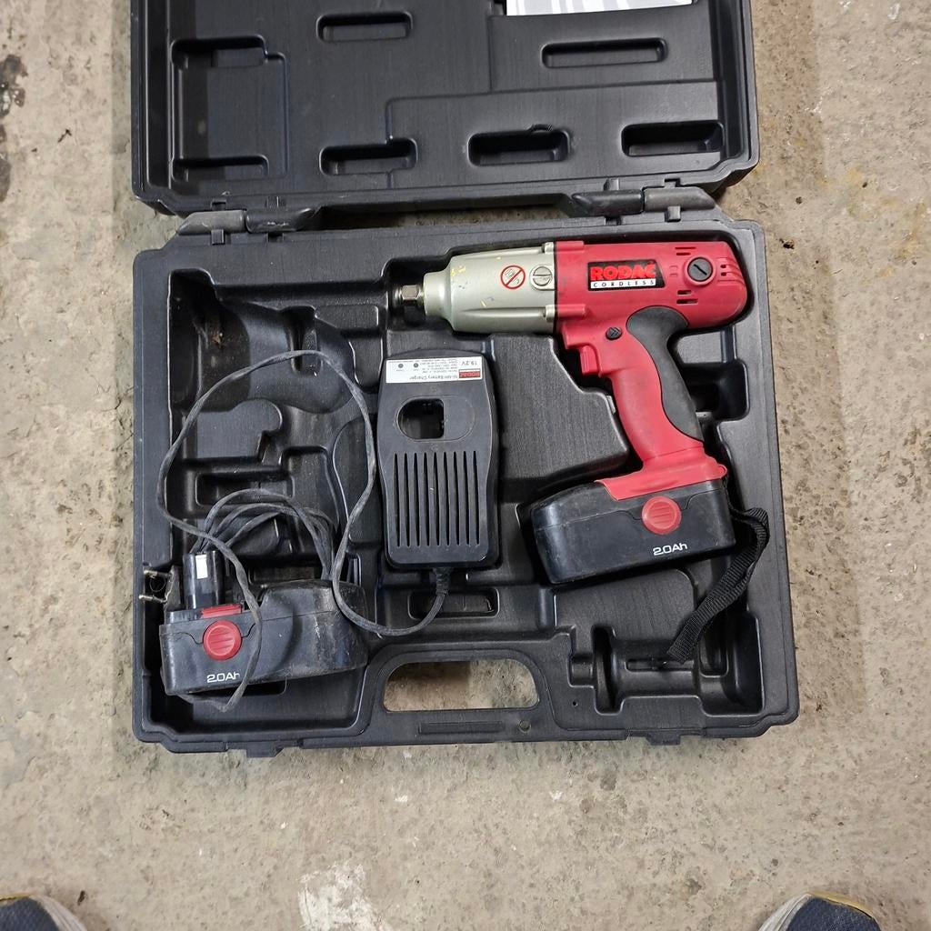 Klopmachine om wielen los te draaien met 2 batterijen, Ophalen of Verzenden