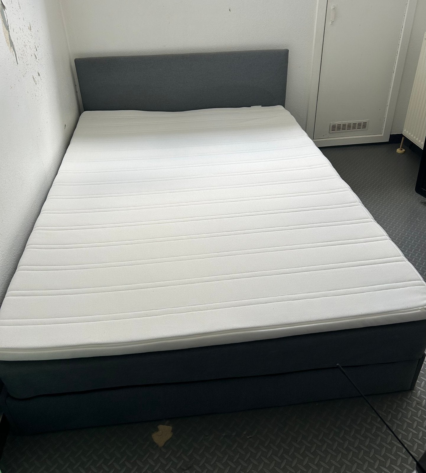 Ikea bed 140x200, Gris, Enlèvement, 200 cm, Deux personnes