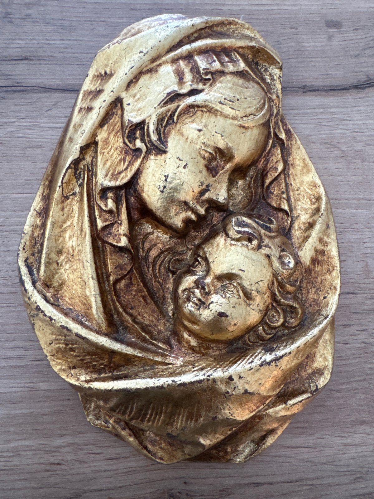 Plaque murale Vierge à l'Enfant – Bas-relief doré, Collections, Enlèvement ou Envoi, Utilisé