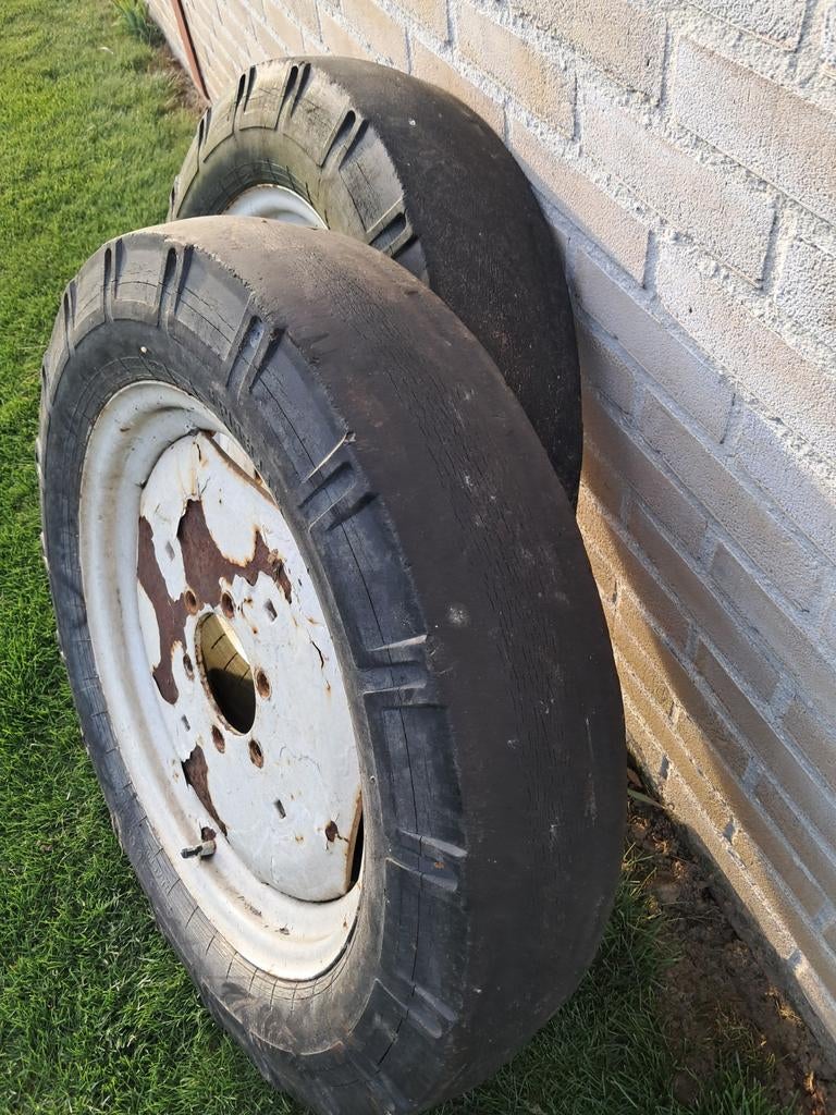 Tractor fiat  wielen banden, Enlèvement