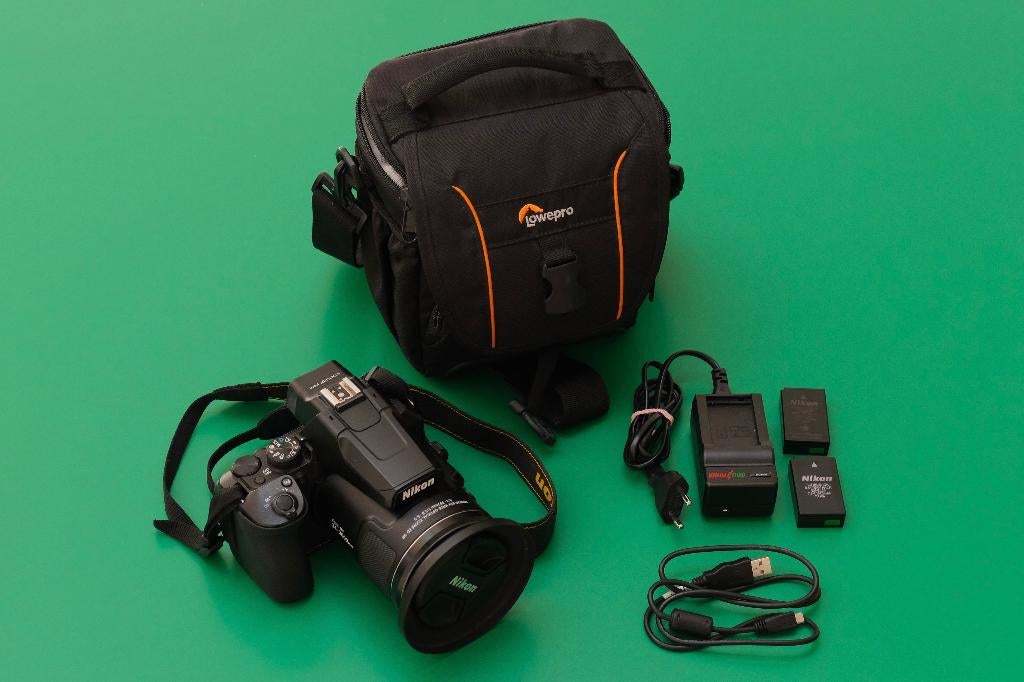 Nikon P950 superzoom camera + tas + 2e batterij + lader, TV, Hi-fi & Vidéo, Appareils photo numériques, Utilisé, Reflex miroir
