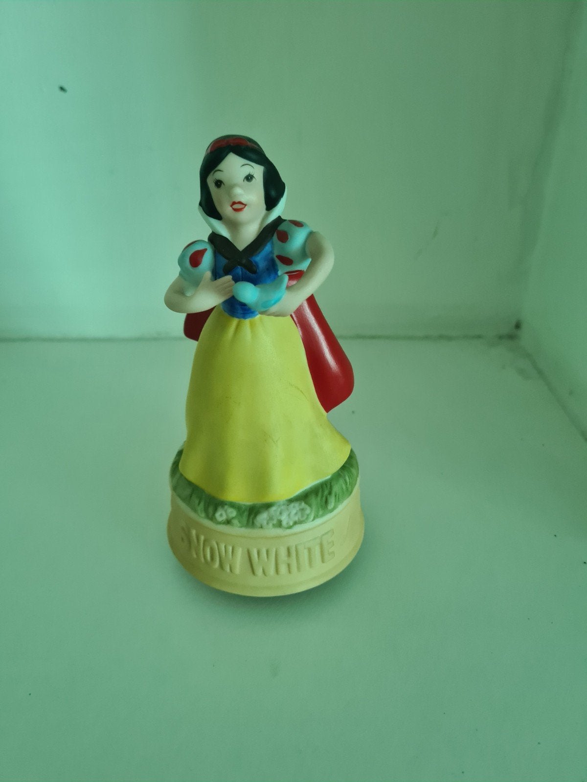 Sneeuwwitje muziekdoos, Ophalen, Sneeuwwitje of Doornroosje, Zo goed als nieuw, Beeldje of Figuurtje