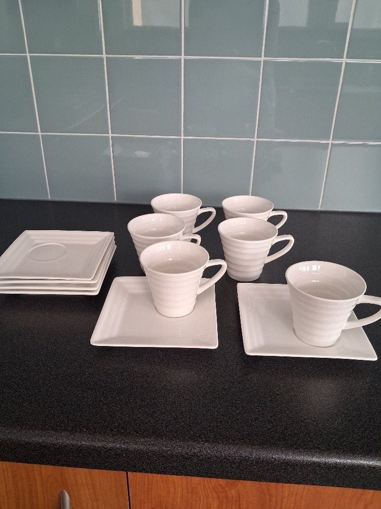 6 tassen en 6 ondertassen van het merk Yong - nieuwstaat, Ophalen, Zo goed als nieuw, Porselein, Kop(pen) en/of Schotel(s)