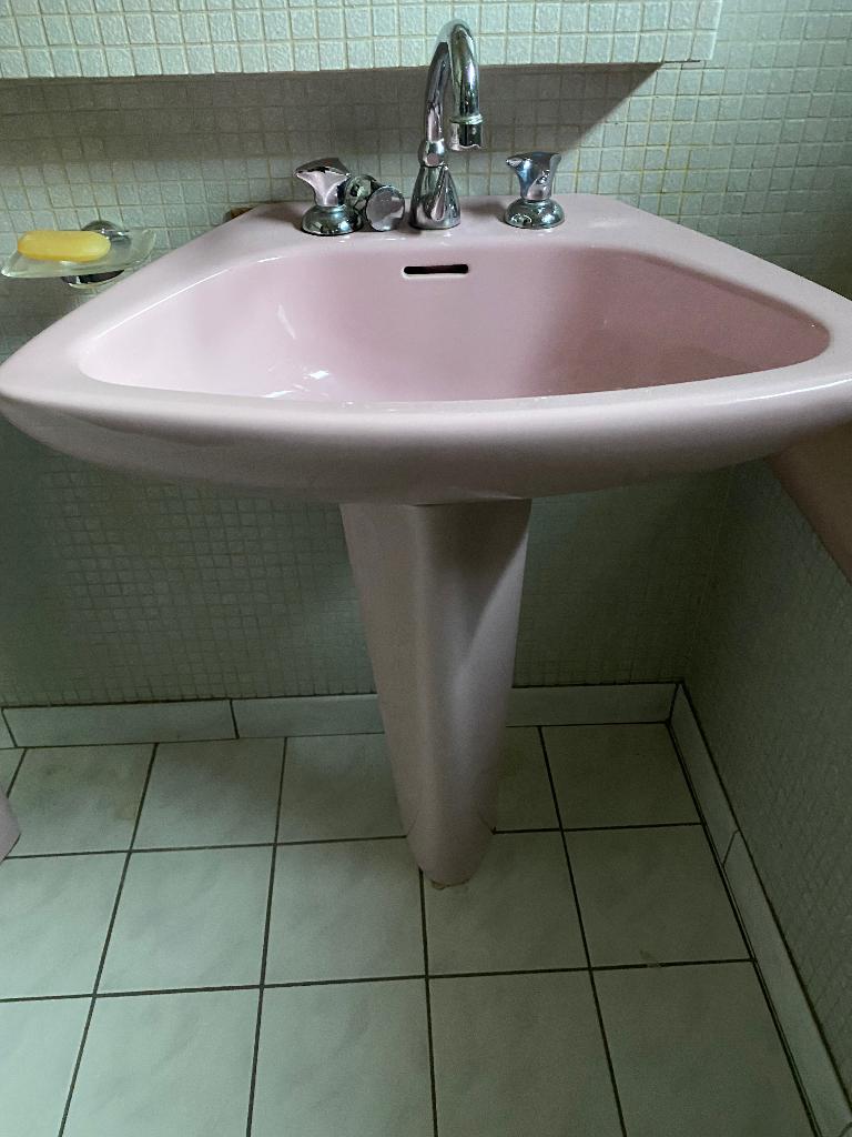 Roze lavabo, Doe-het-zelf en Bouw, Ophalen, Gebruikt, Steen, Wastafel