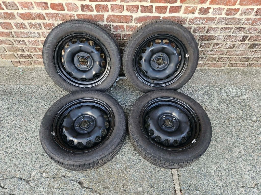 Jantes Toyota Aygo  Avec 4 pneus 165 60 r15, Ophalen, Gebruikt, 15 inch, Banden en Velgen