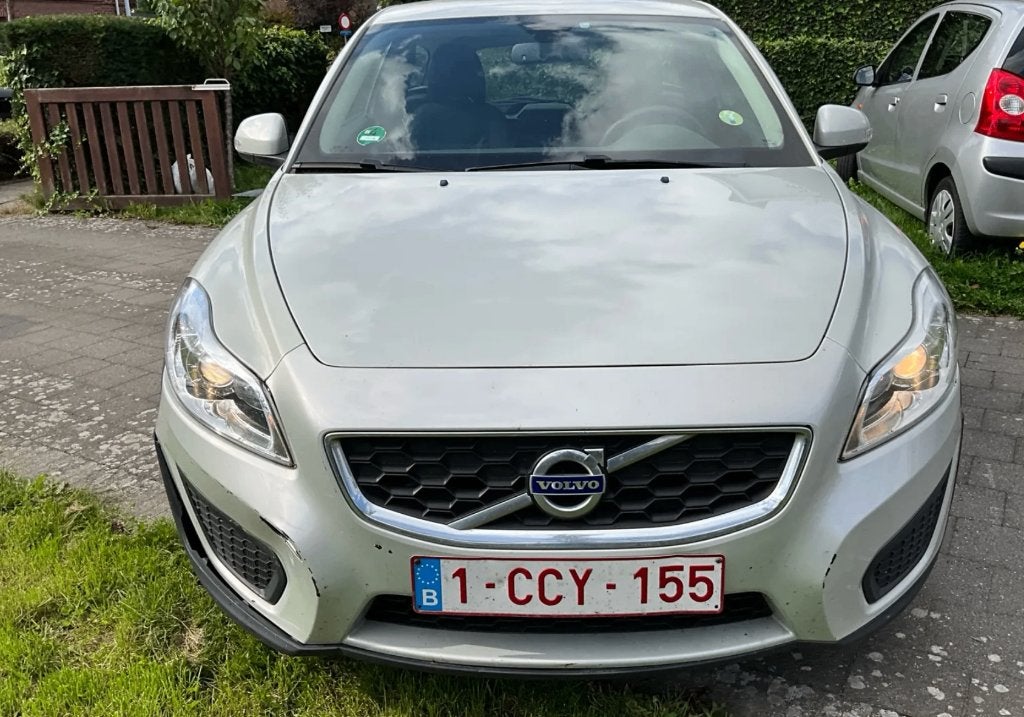 Volvo C30 1.6 D2 115 ch 2011 — à réparer, Auto's, Voorwielaandrijving, Stof, Zwart, 4 cilinders