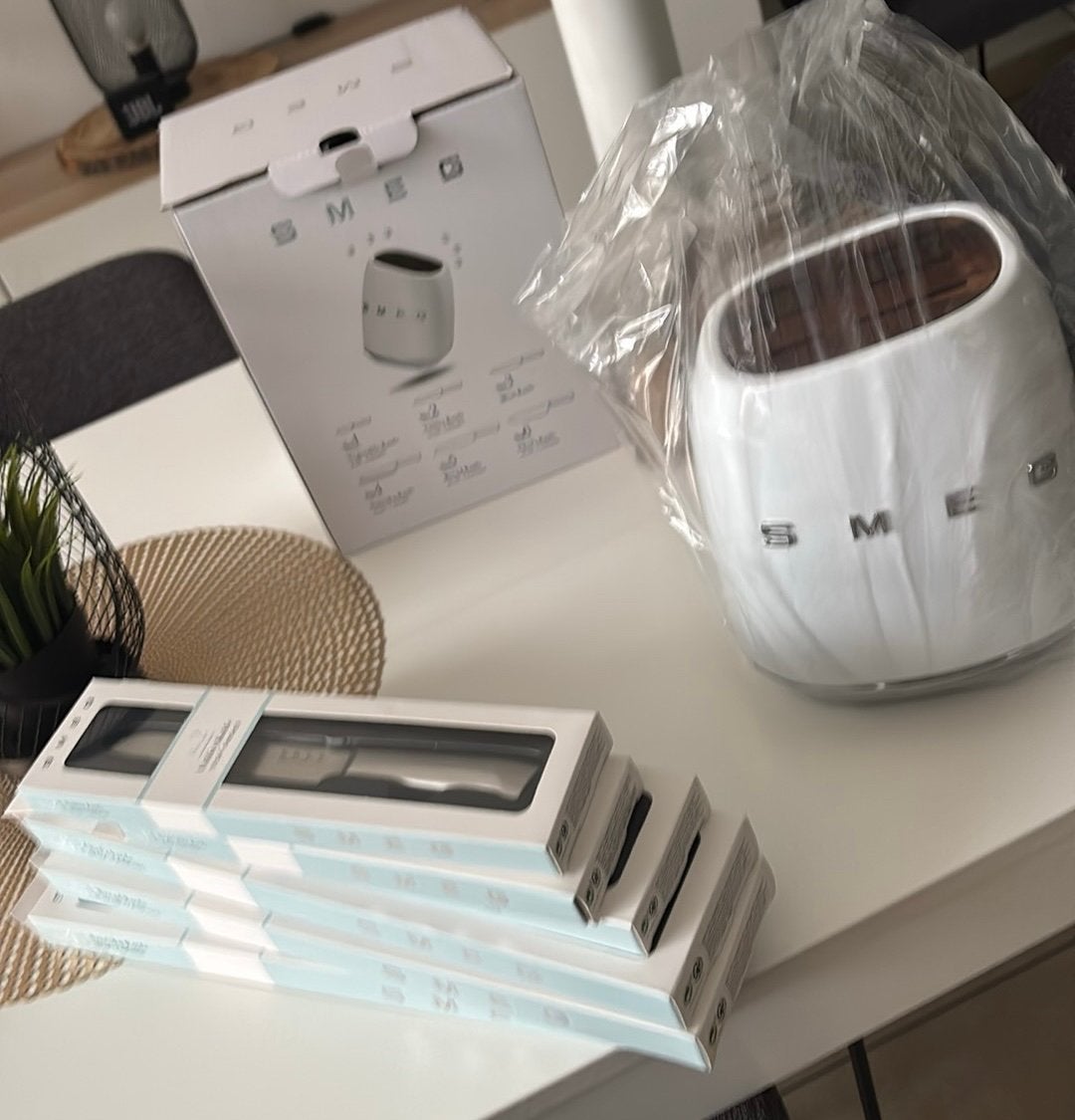 Porte couteaux + 6 couteaux Smeg, Maison & Meubles, Enlèvement ou Envoi, Comme neuf