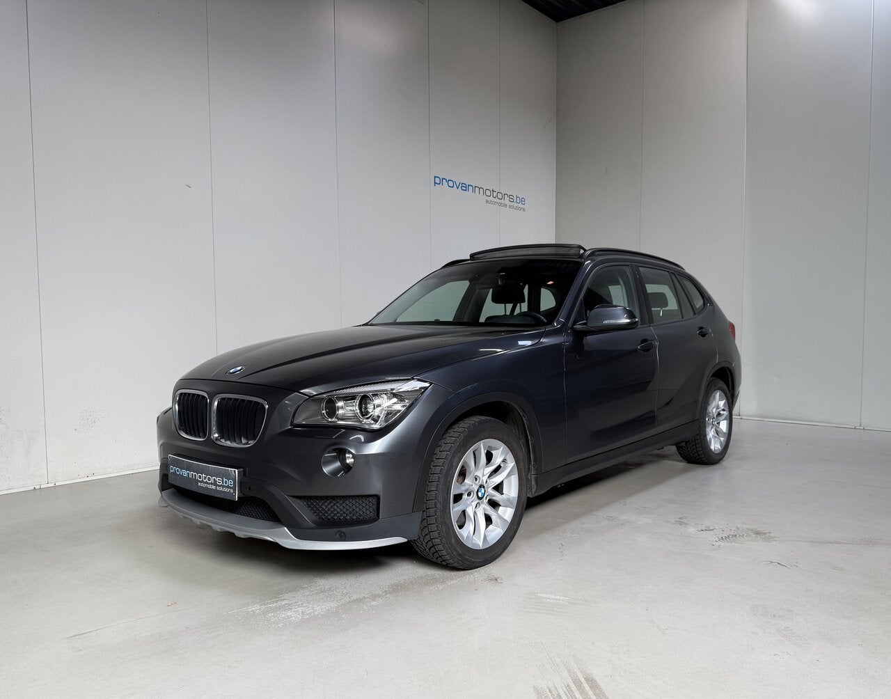 BMW X1 sDrive 16d Man. - Airco - Pano - Goede Staat!, Auto's, BMW, 1995 cc, 4 cilinders, Grijs, Particulier