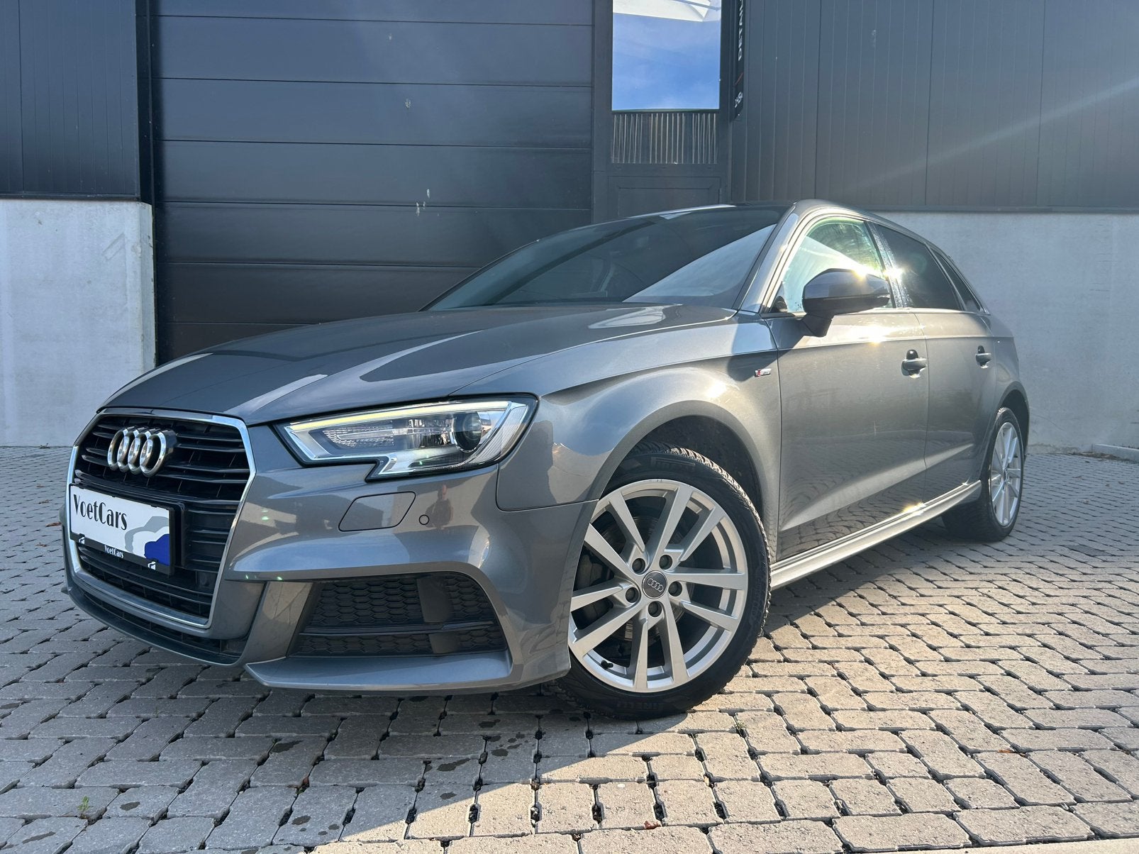 Audi A3 Sportback 1.5 TFSI S-Line AUTOMATIQUE - Pano, Autos, Ordinateur de bord, Argent ou Gris, Achat, Entreprise