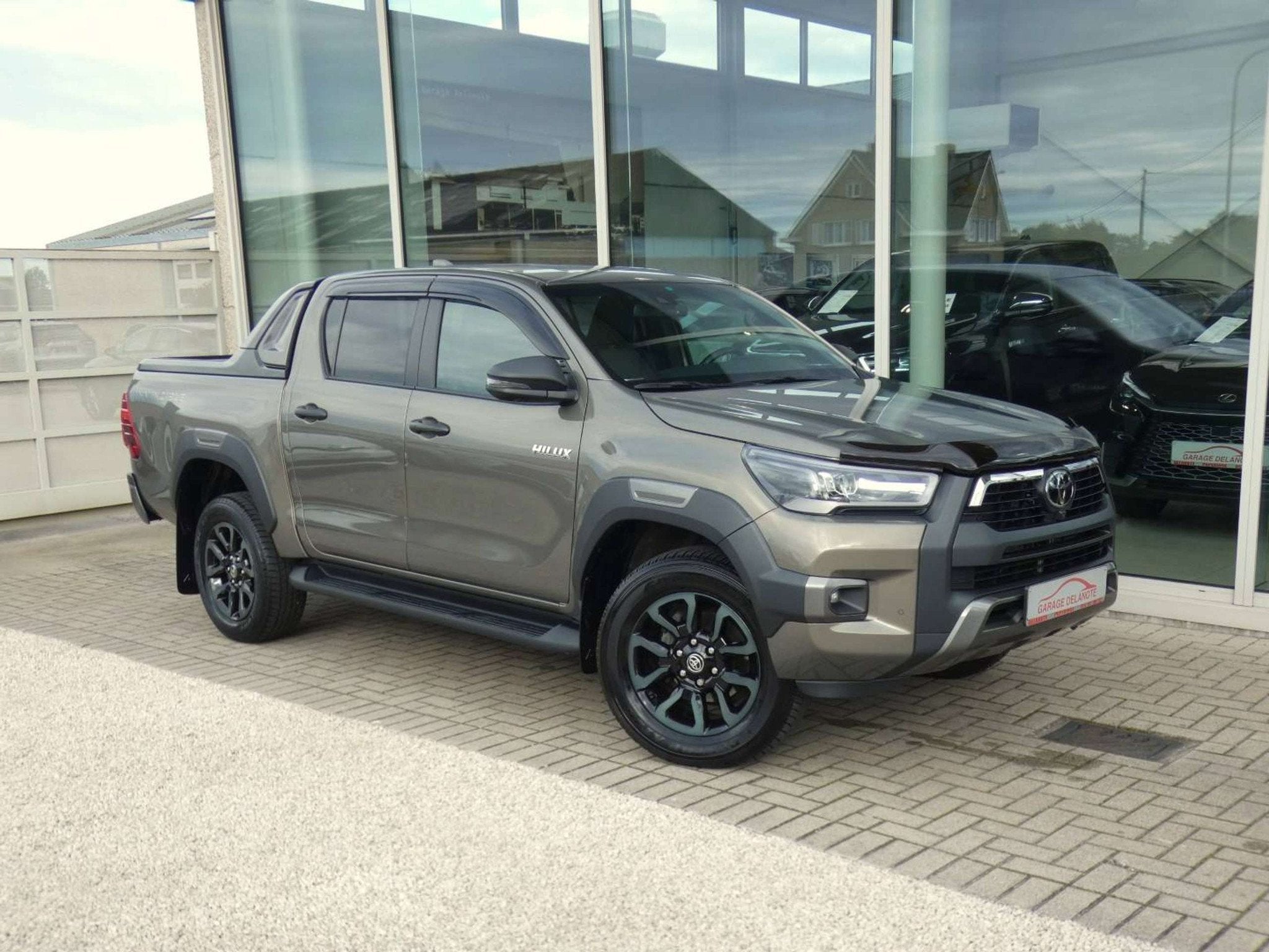 Toyota Hilux INVINCIBLE 44215+BTW +Electric roll cover +360, Auto's, Automaat, 4 deurs, Gebruikt, 4 cilinders