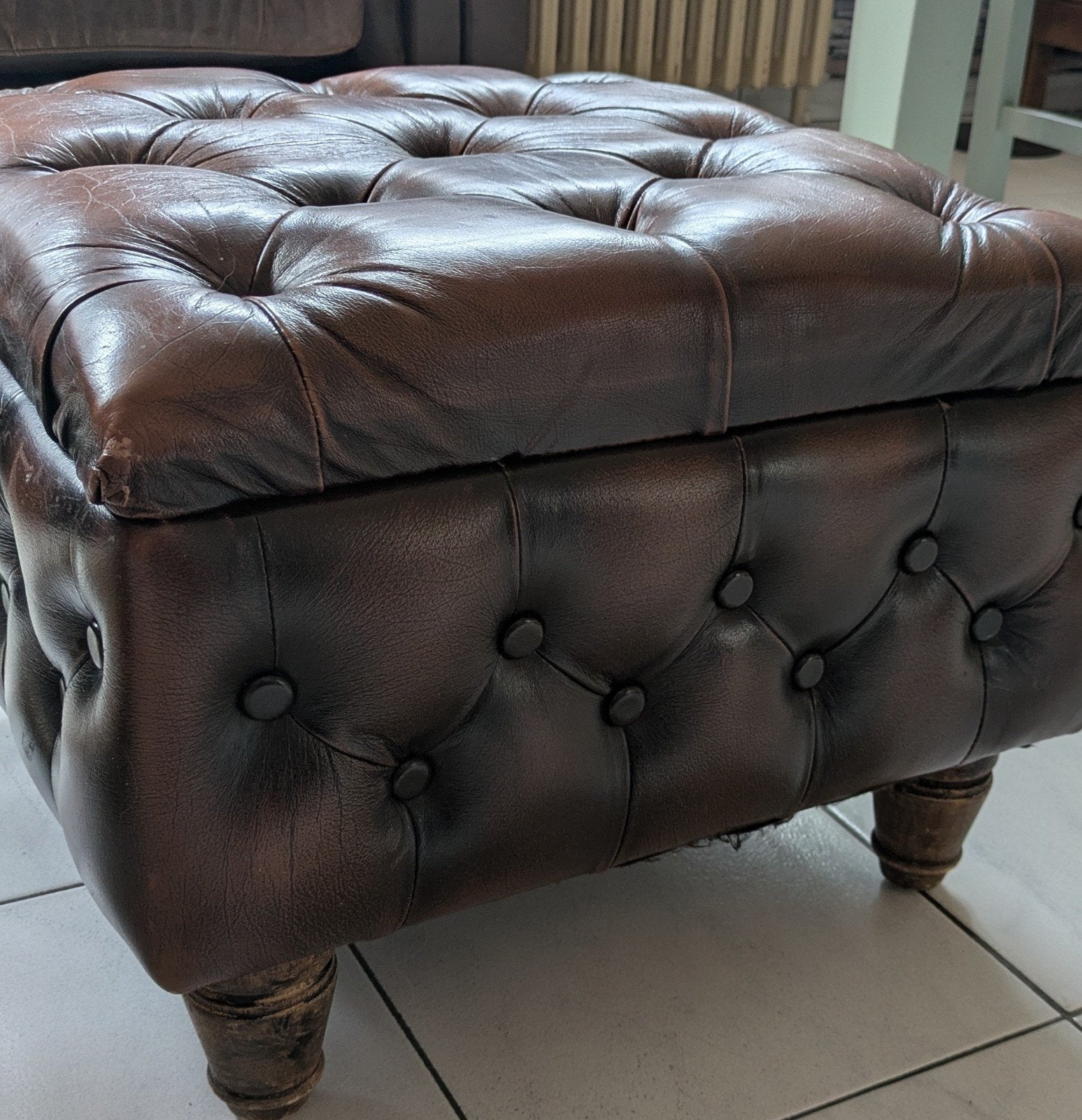 Chesterfield voetbankje, opbergruimte, Huis en Inrichting, Ophalen, Leer