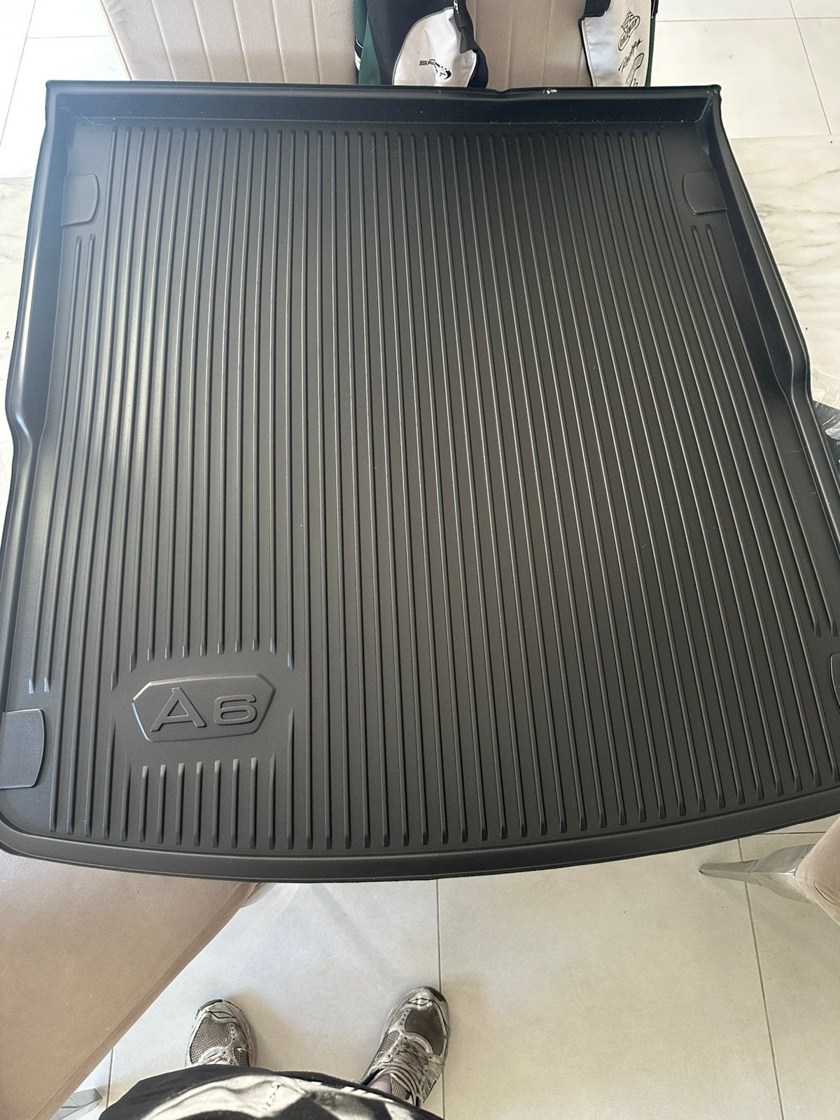 Nieuw interieurtapijt en kofferbak van de Audi A6 C8!, Ophalen, Zo goed als nieuw