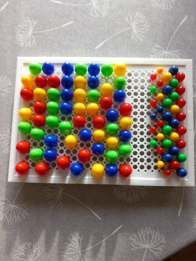 Steekbord met gekleurde ronde stekertjes, Enlèvement, Comme neuf, Bricolage