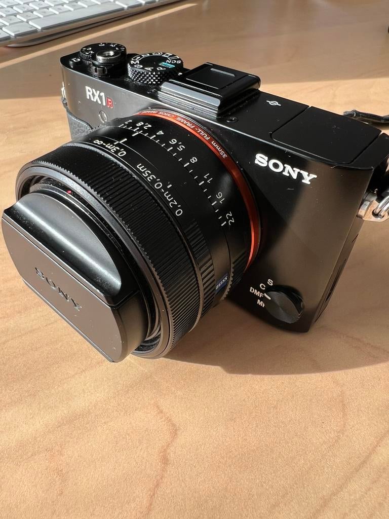 Sony RX1R II - 42MP Full Fr + Zeiss 35mm - weinig gebruikt, Ophalen, Gebruikt, 42 Megapixel, Compact