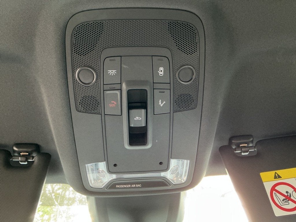 PLAFONNIER AVANT Audi A3 Limousine (8YS) (|8Y0947135H|), Auto-Union-Straße  1,
85057  Ingolstadt, DE, Info@audi.de, Audi, Utilisé