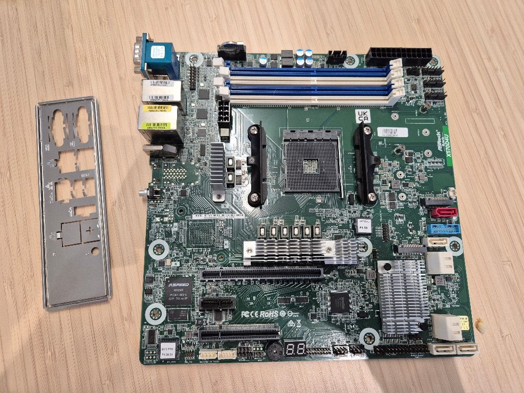 Asrock Rack X570D4U, Computers en Software, Moederborden, Ophalen, DDR4, Zo goed als nieuw, Socket AM4