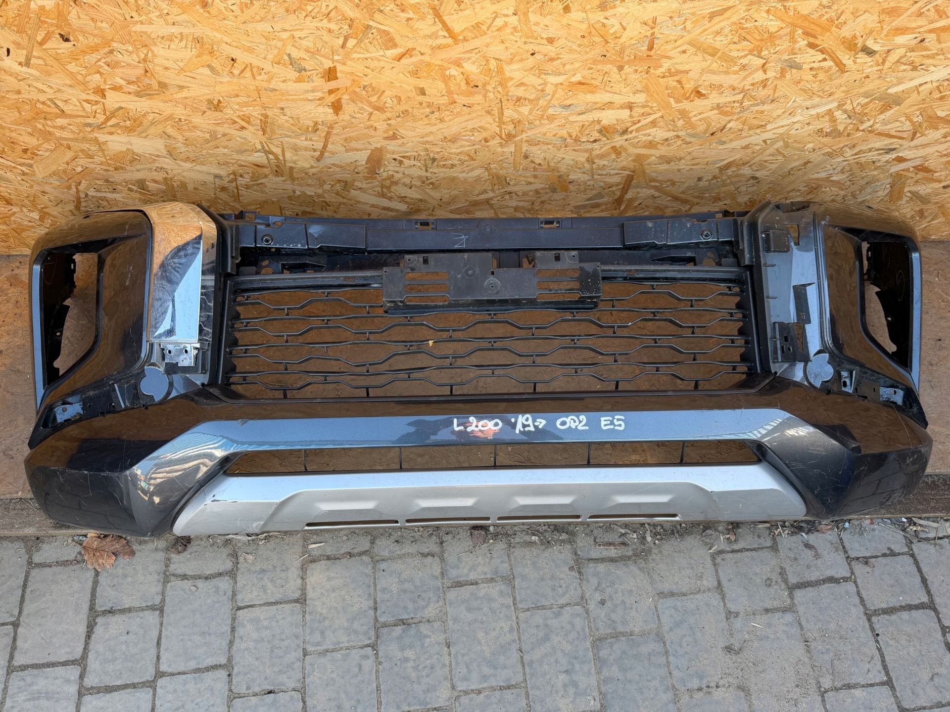 Pare-chocs avant Mitsubishi L200 V Lift 19 pouces, Info@mitsubishi-motors.com, Pare-chocs, Mitsubishi Motors Corporation, Utilisé