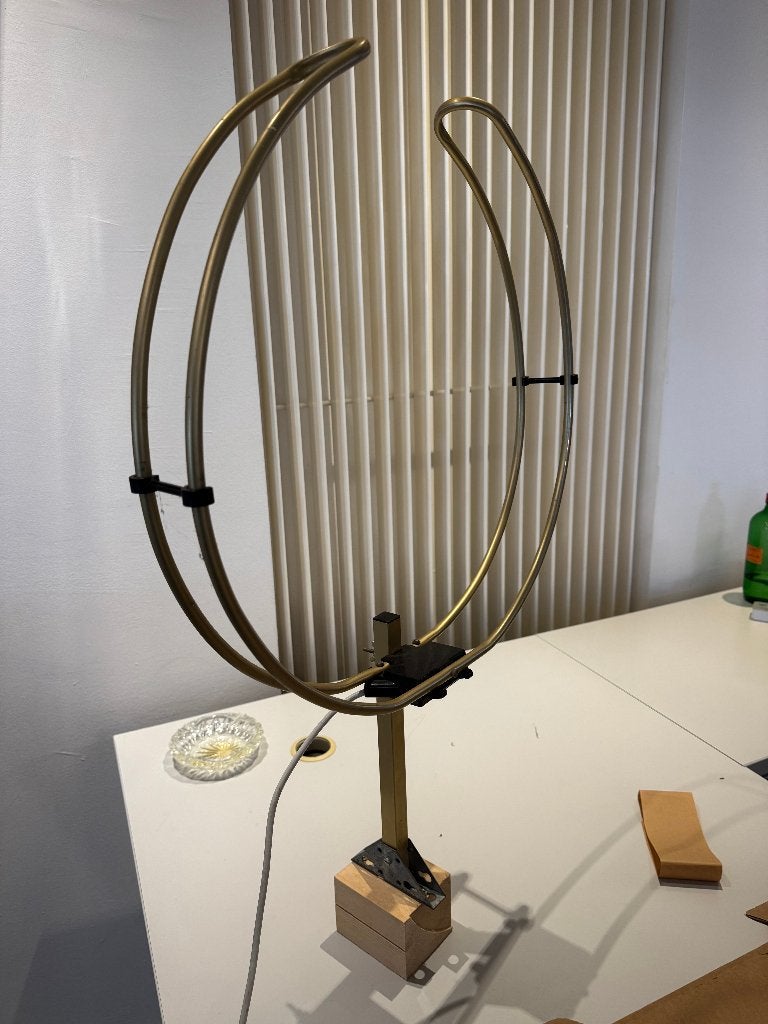 Vintage radioantenne (loop-antenne) op houten voet, Enlèvement, Utilisé