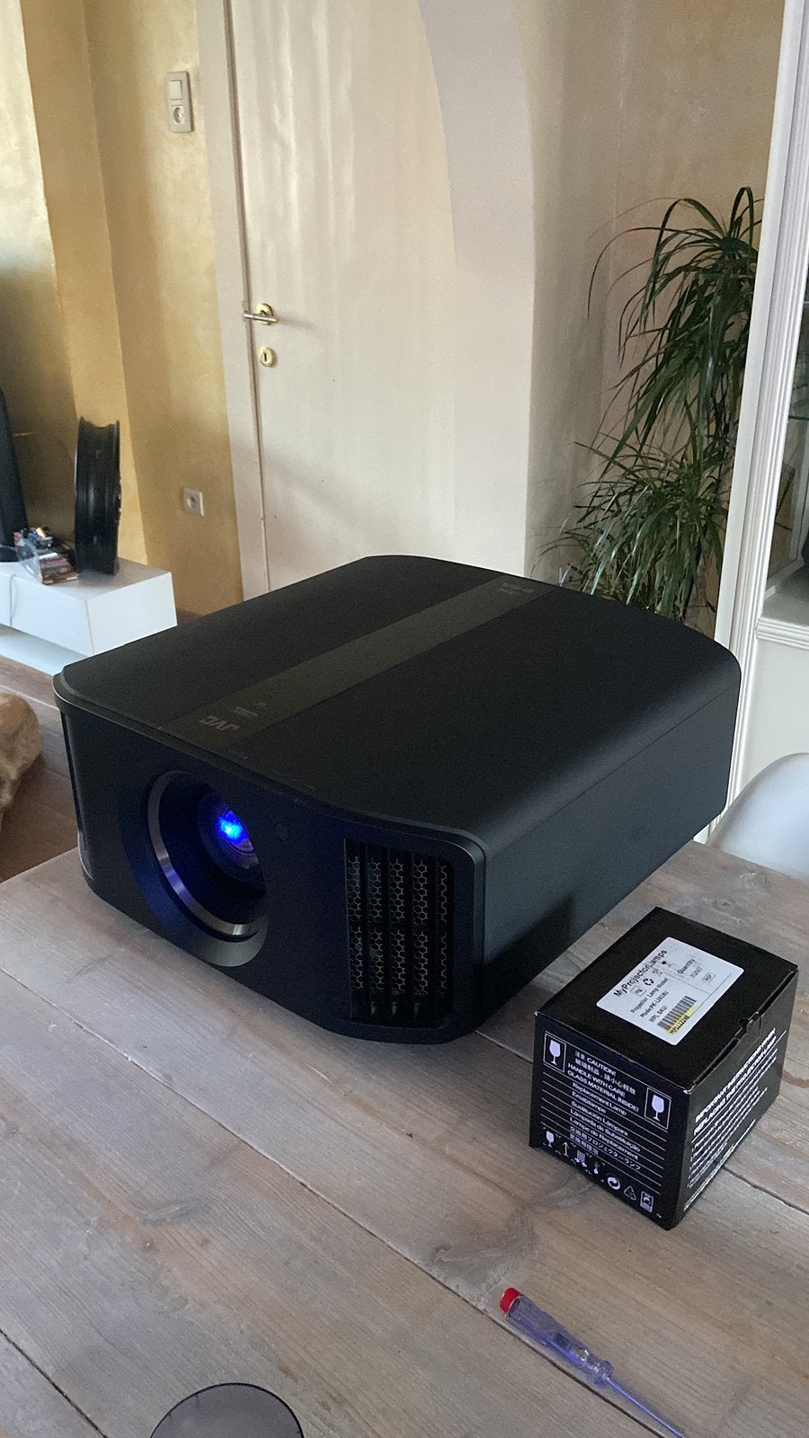 Jvc n5 4k, Comme neuf, Enlèvement, Jvc, Ultra HD (4K)