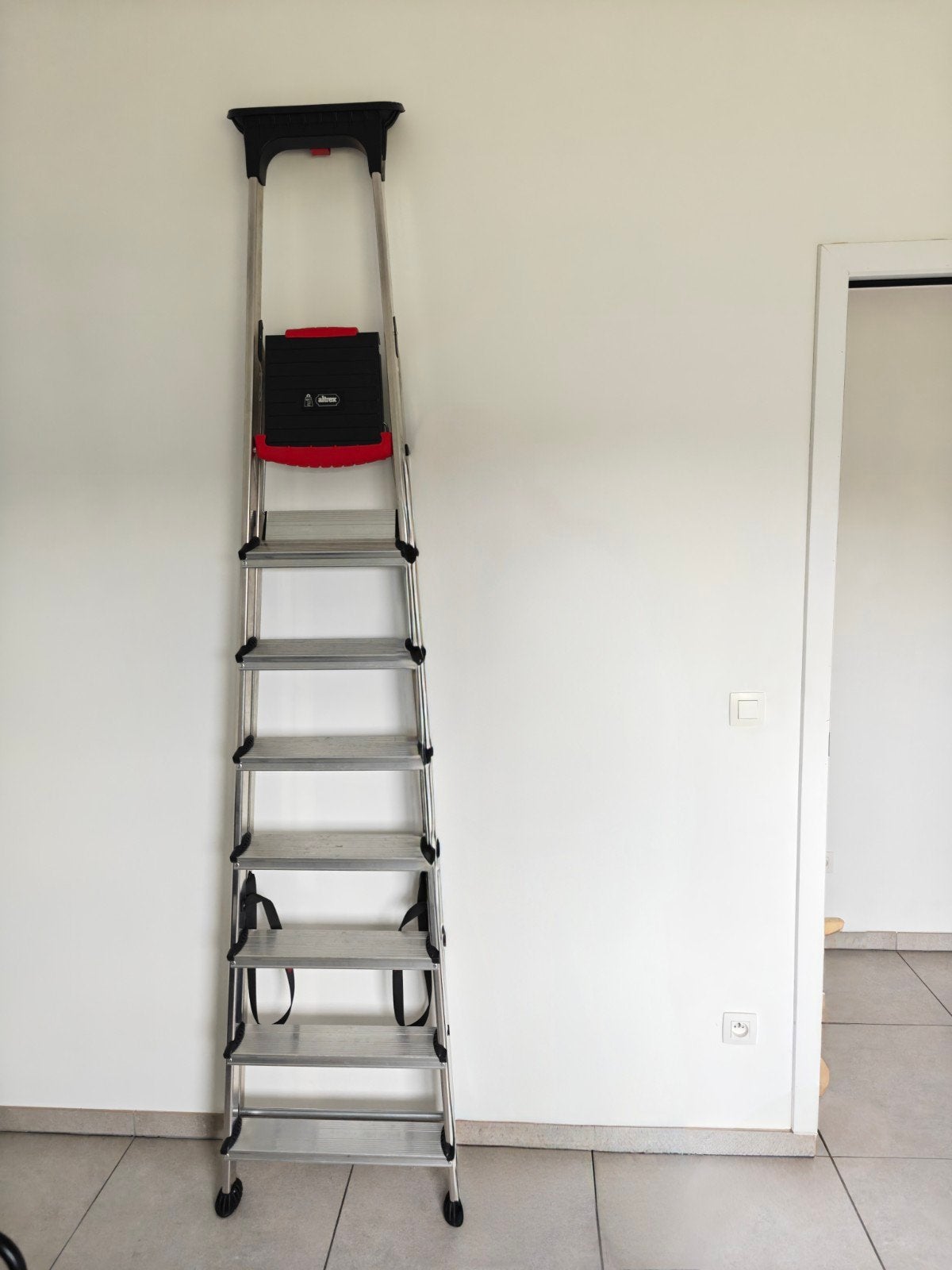 Altrex 8 treden trapladder, Doe-het-zelf en Bouw, Ophalen, Zo goed als nieuw, Ladder, Opvouwbaar of Inschuifbaar