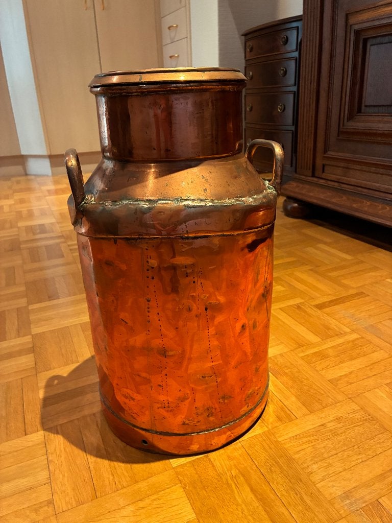 Pot à lait en cuivre au début du XXe siècle, Enlèvement