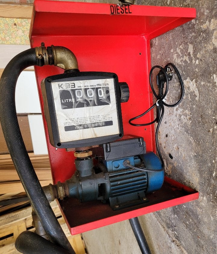 Elektrische dieselpomp met debietmeter en vulpistool - 230V, Ophalen, Gebruikt