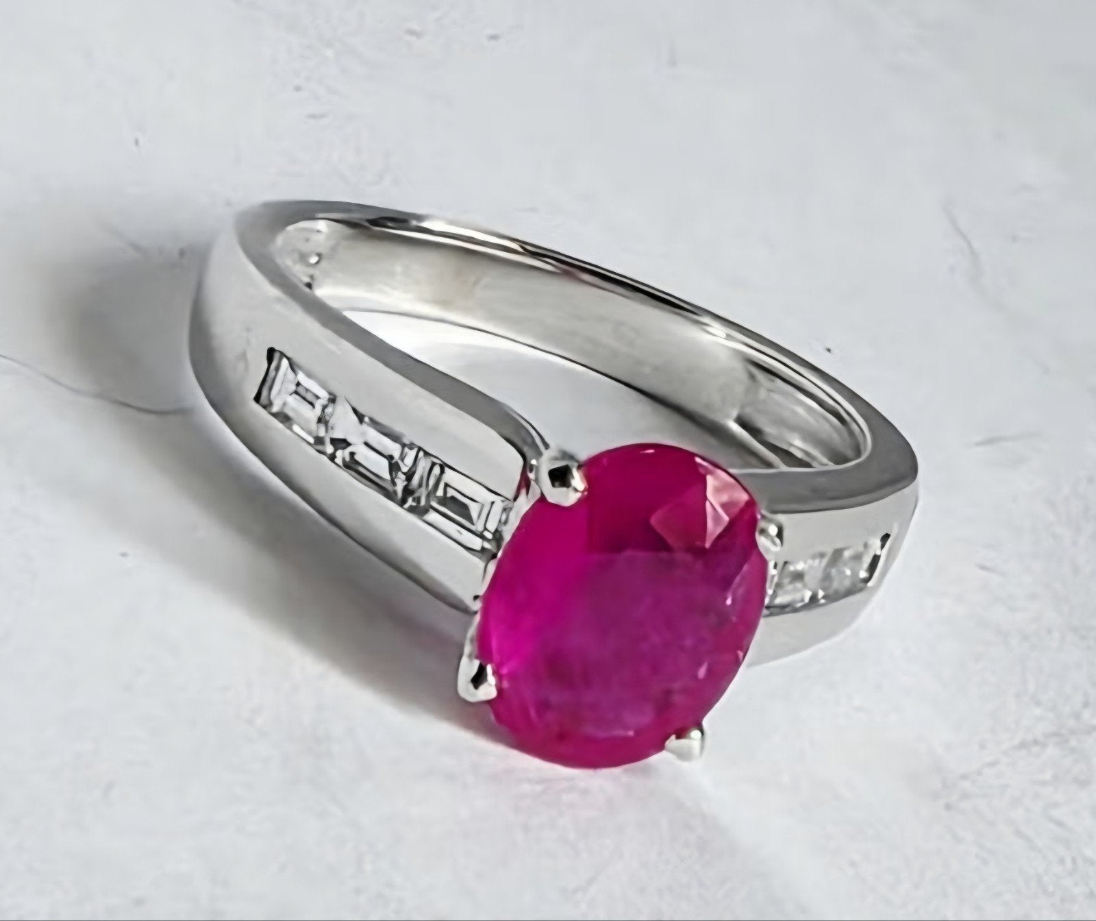 Klassieke gouden ring met robijn 2,51kt en diamanten, Ophalen of Verzenden, Goud, Goud