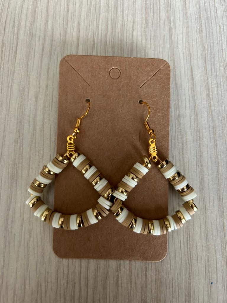Mooie oorbellen beige-goud, Handtassen en Accessoires, Oorbellen, Ophalen of Verzenden, Zo goed als nieuw, Beige, Goud