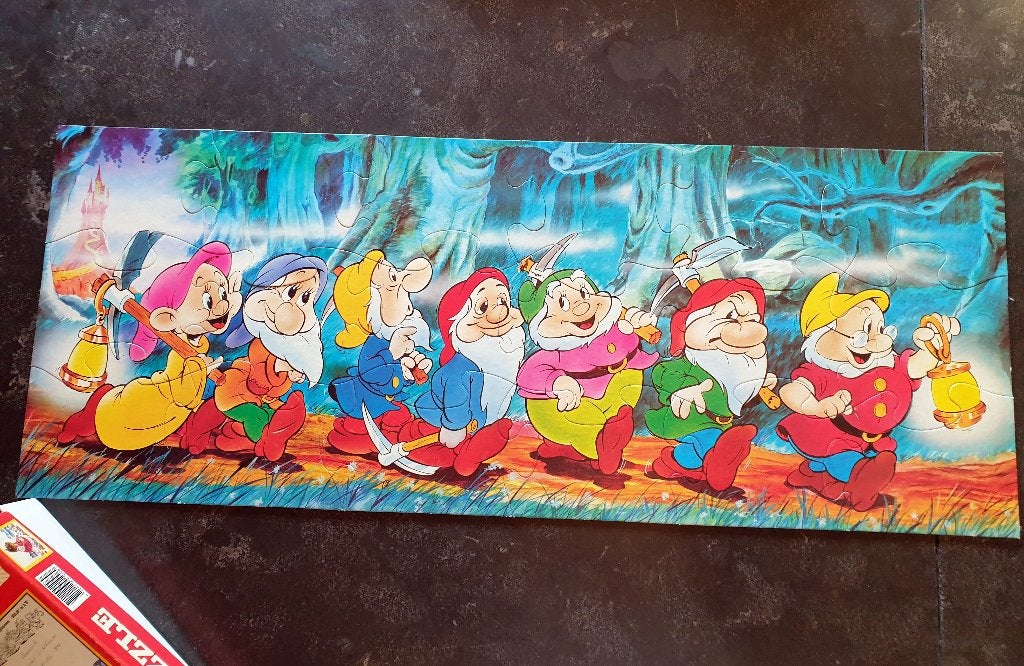 DISNEY DE ZEVEN DWERGEN GIGANTISCHE PUZZEL - 1989, Ophalen of Verzenden, Sneeuwwitje of Doornroosje, Zo goed als nieuw, Plaatje of Poster